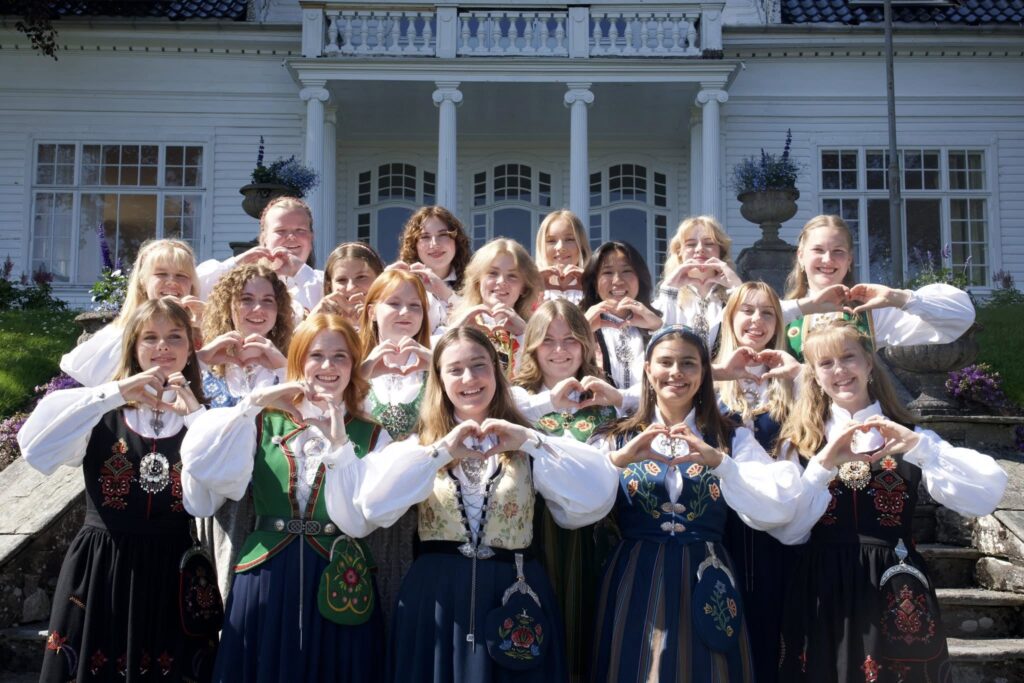 Vg3 jenter 3 - Kongshaug Folkehøyskole